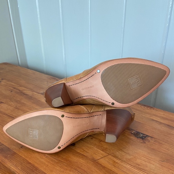 Frye NWOT Regina Heel Ankle Booties Cognac - RARE - Picture 9 of 15